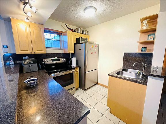 3rd image of 2000 Biarritz Dr APT 504