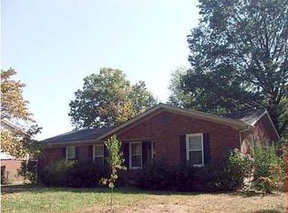 1107 King Arthur Ln, Louisville, KY 40222