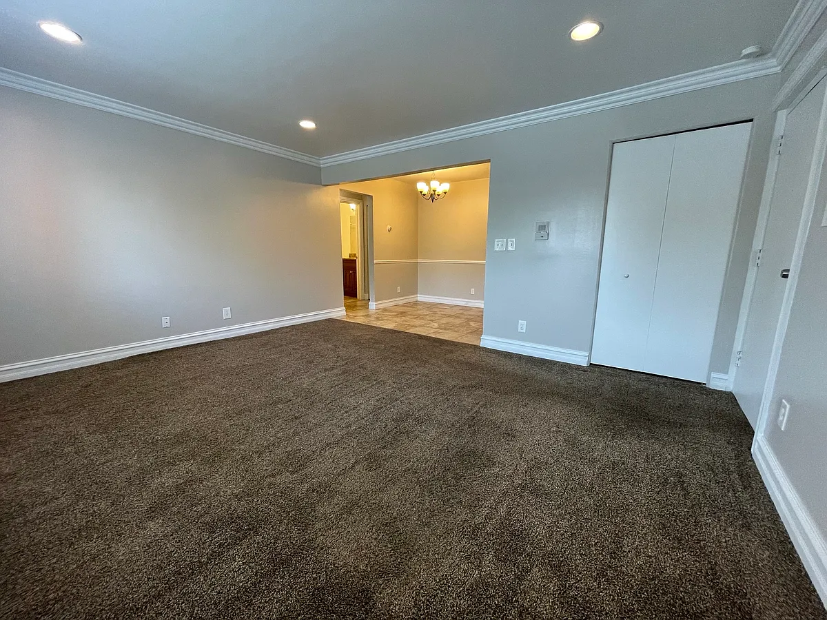 Building Photo - 805 Plate St #103