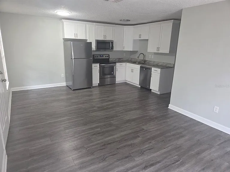 2322 W Saint John St #A — Photo 3
