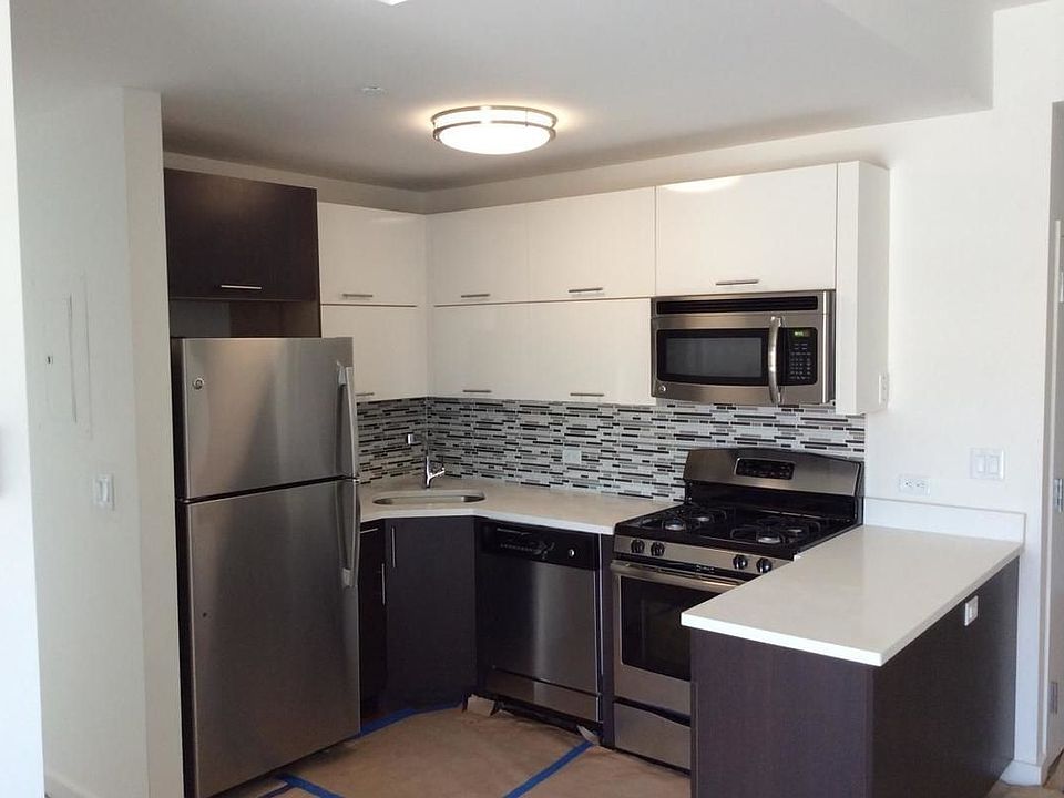 2nd image of 42 N Moore St #5A