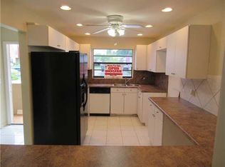 9118 Limetree Ln, Pembroke Pines, FL 33024