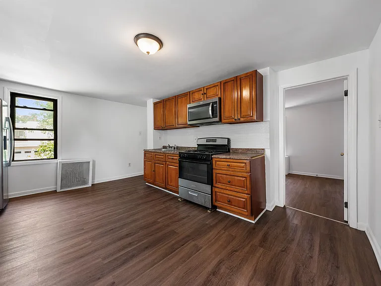 485 Cary St #2 — Photo 13