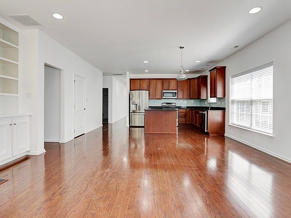 2nd image of 103 Violet Dr