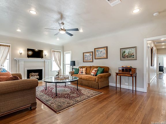 4th image of 2106 W Gramercy Pl