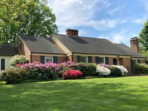 940 Oak Dr, Christiansburg, VA 24073