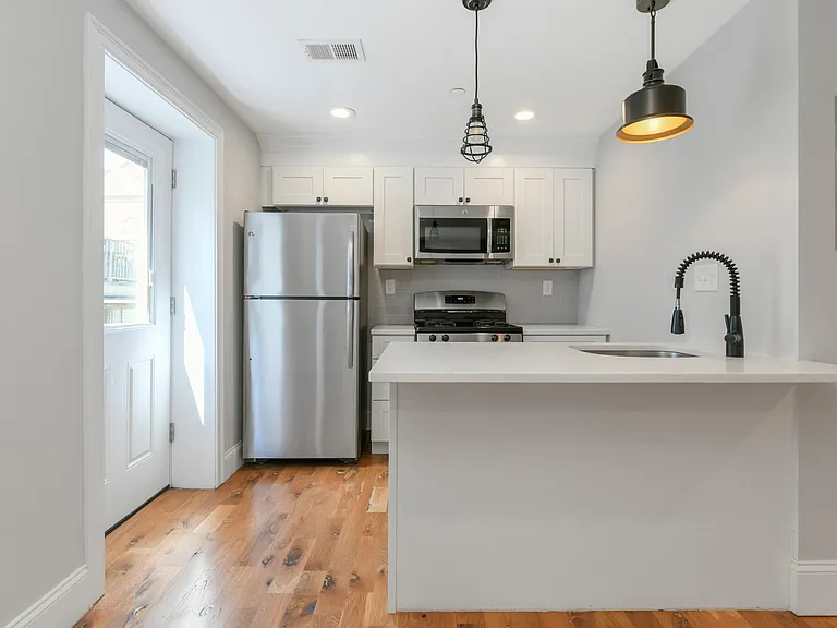 143 Everett St #3 — Photo 1