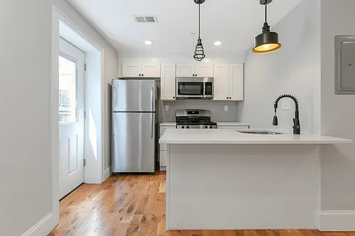 143 Everett St #3 Photo 1