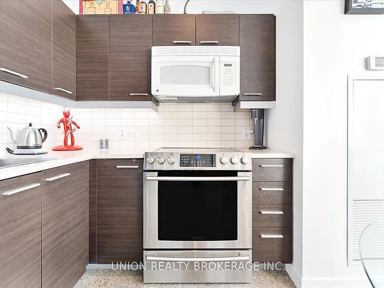 569 King St E #404 — Photo 14