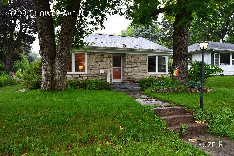 Mid-Century Charm and Comfort - 3-Bed 1.5-Bath Home in Robbinsdale! — Photo 2