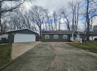 56323 Strathmore Dr, Elkhart, IN 46516