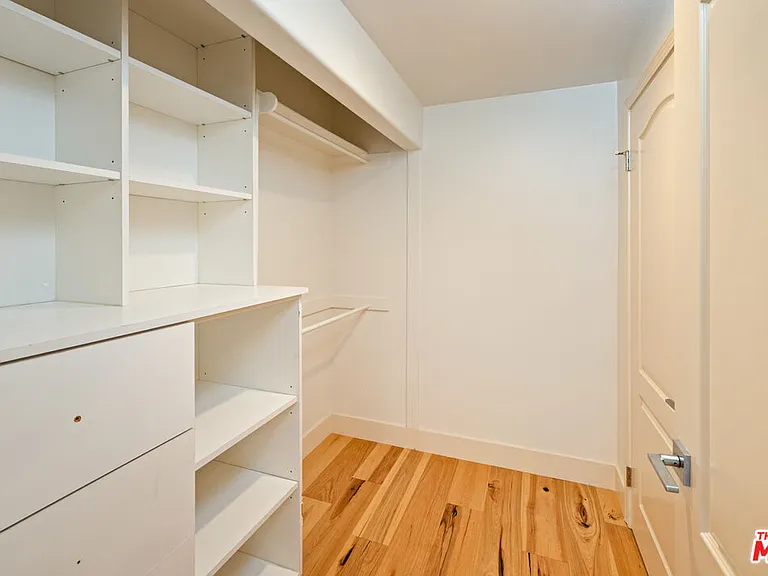 575 S Barrington Ave #305 — Photo 17