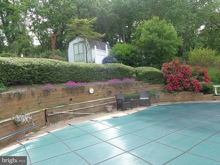 7011 Hadlow Dr — Photo 3