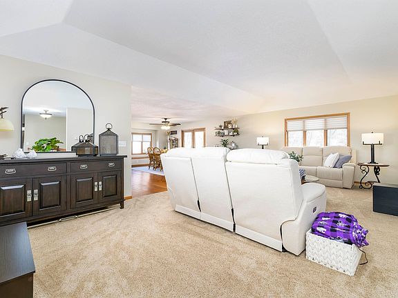 5th image of 215 N Litson Ct