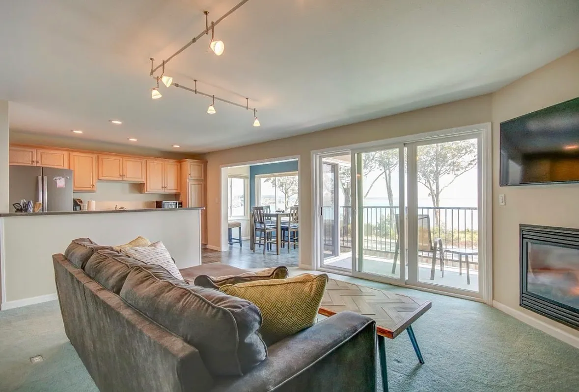 2 bed, 1.5 bath, 922 sqft, $3,500 — Photo 4