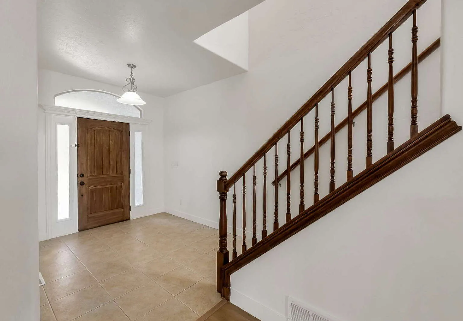 3 bed, 2.5 bath, 3441 sqft, $2,500 — Photo 1