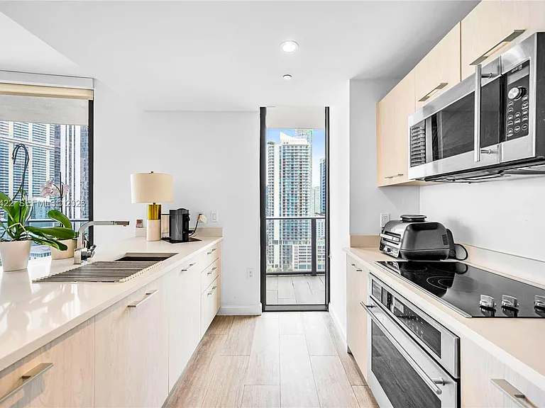 45 SW 9th St #2103 — Photo 5
