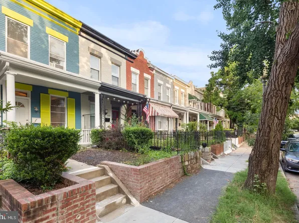 225 14th Pl NE, Washington, DC 20002