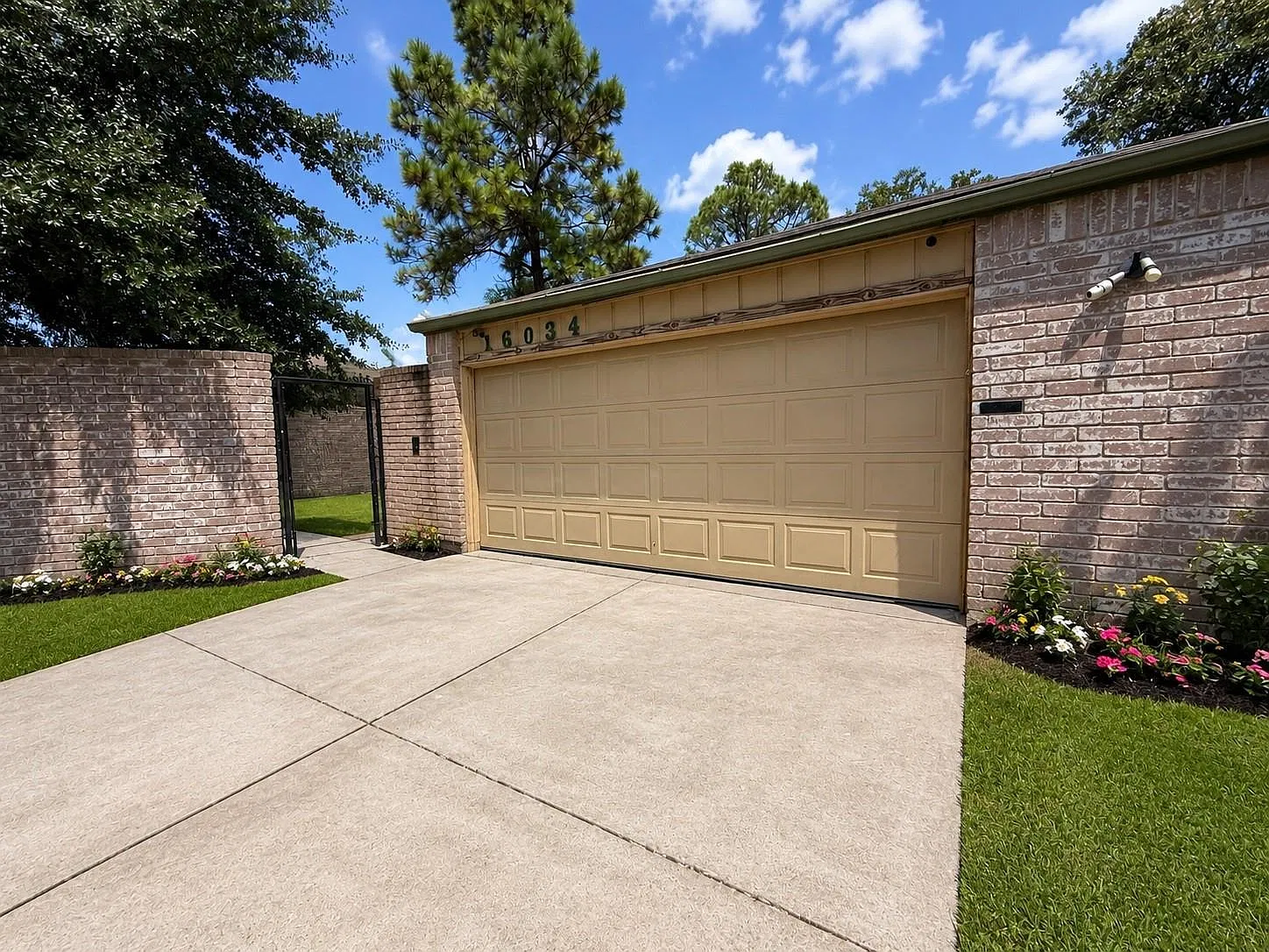 3 bed, 2.0 bath, 1705 sqft, $1,800 — Photo 2