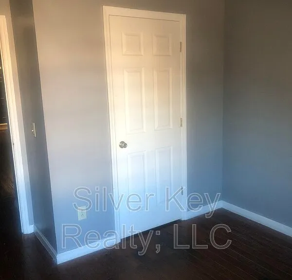 217 E Washington Ave #F — Photo 12
