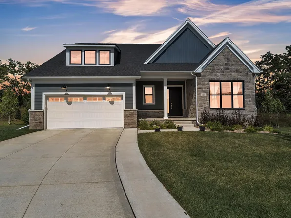 628 Pine Cir, Ann Arbor, MI 48105