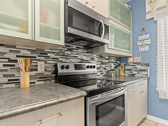 3rd image of 820 Marina Dr APT 305