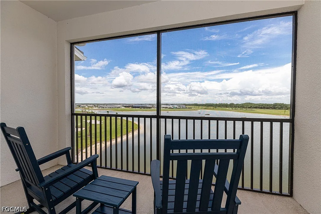 2 bed, 2.0 bath, 1120 sqft, $4,500 — Photo 2