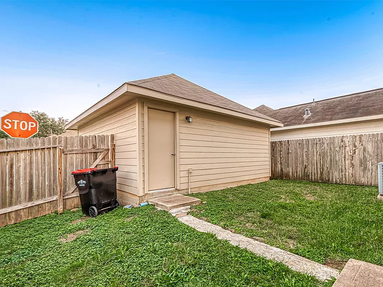 6352 Austinville Dr — Photo 33