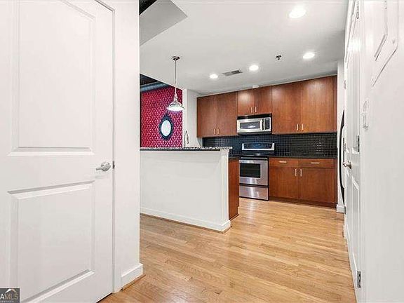 3rd image of 250 Pharr Rd #1507