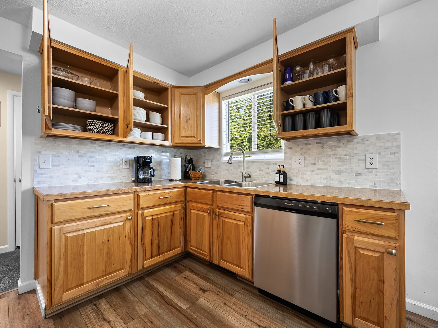 4 bed, 1800 sqft, $4,500 — Photo 3