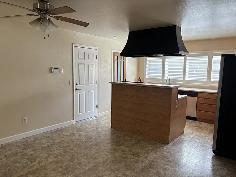 954 Emily Ave — Photo 5