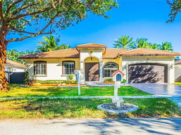 9107 NW 176th Ln, Hialeah, FL 33018