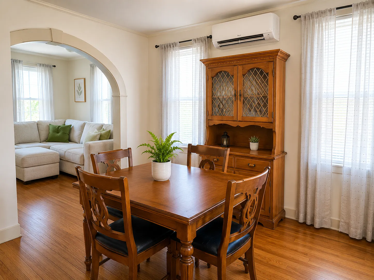 3 bed, 1200 sqft, $2,100 — Photo 4