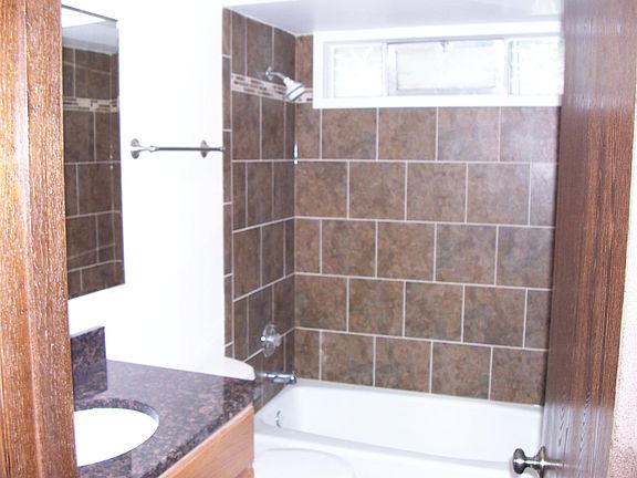 5th image of 721 W 65th St APT 3