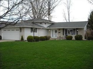 26892 Chapel Hill Dr, North Olmsted, OH 44070
