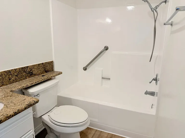 400 Westmoreland Apartments - Modern, approachable, city-living vibe — Photo 23