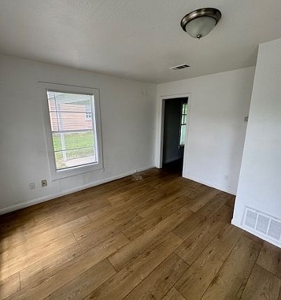 2nd image of 1408 Mulford St