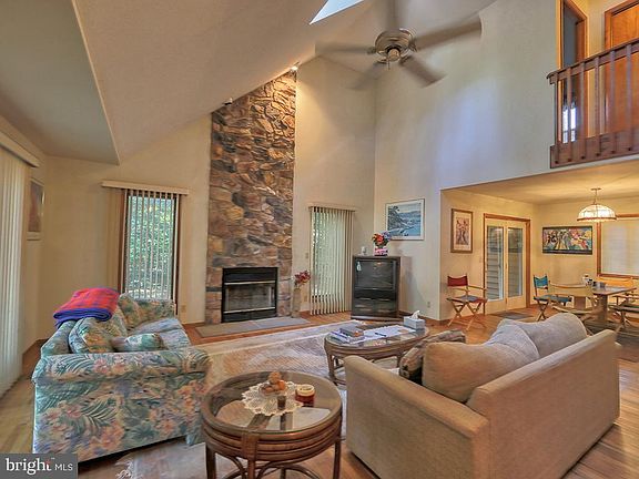 5th image of 23431 Marina Dr W