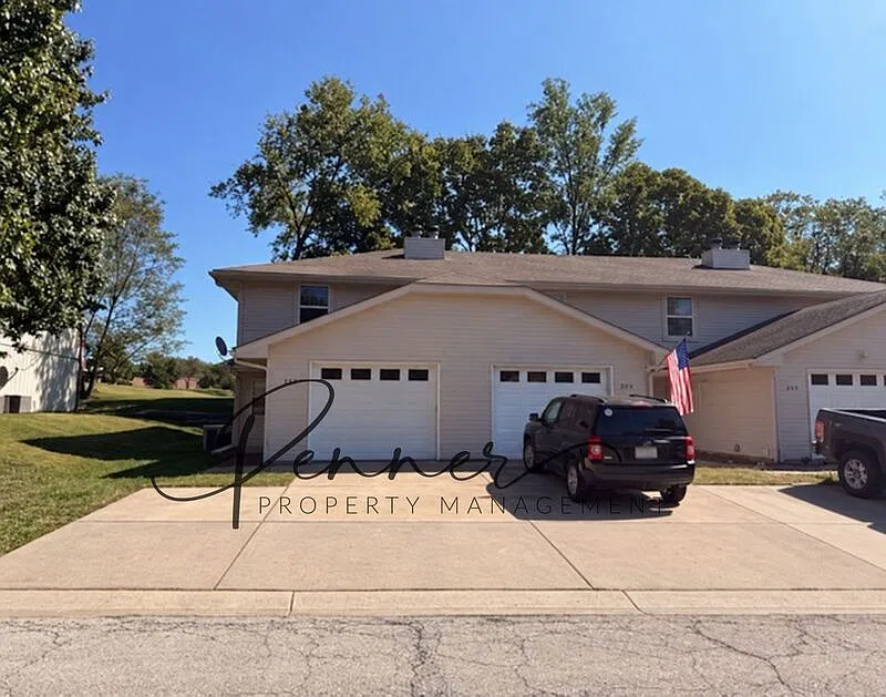 2 bed, 2.5 bath, 1405 sqft, $1,495 — Photo 2