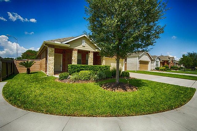 1st image of 2539 Blue Heron Cir