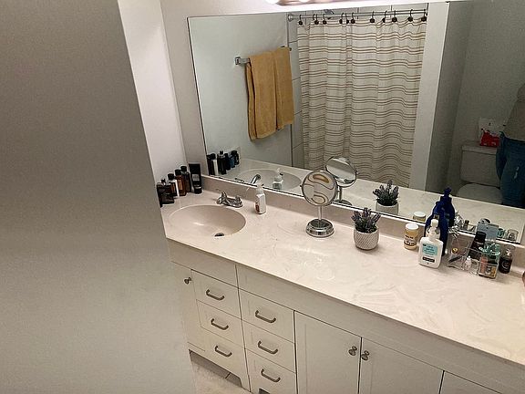 3rd image of 2915 Pecan Ave #2915