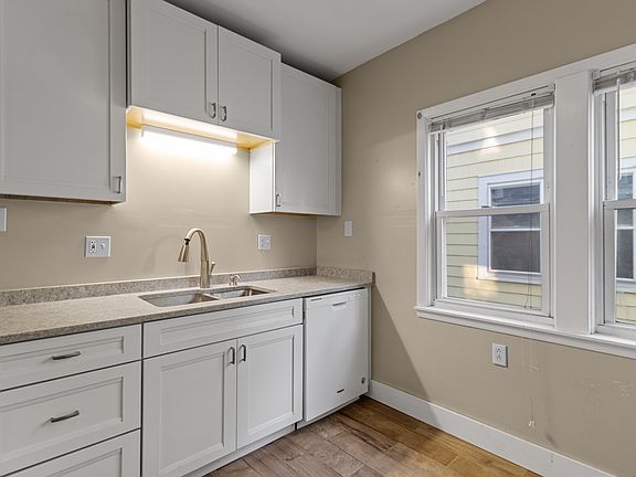 3rd image of 275 Sterling Ave