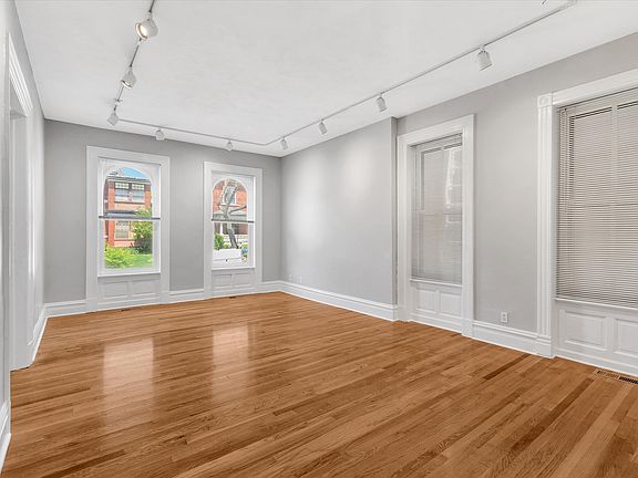 4th image of 3814 Botanical Ave