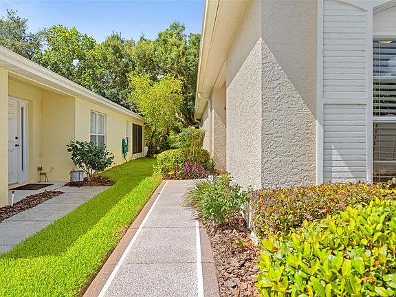 4th image of 11132 Heathrow Ave