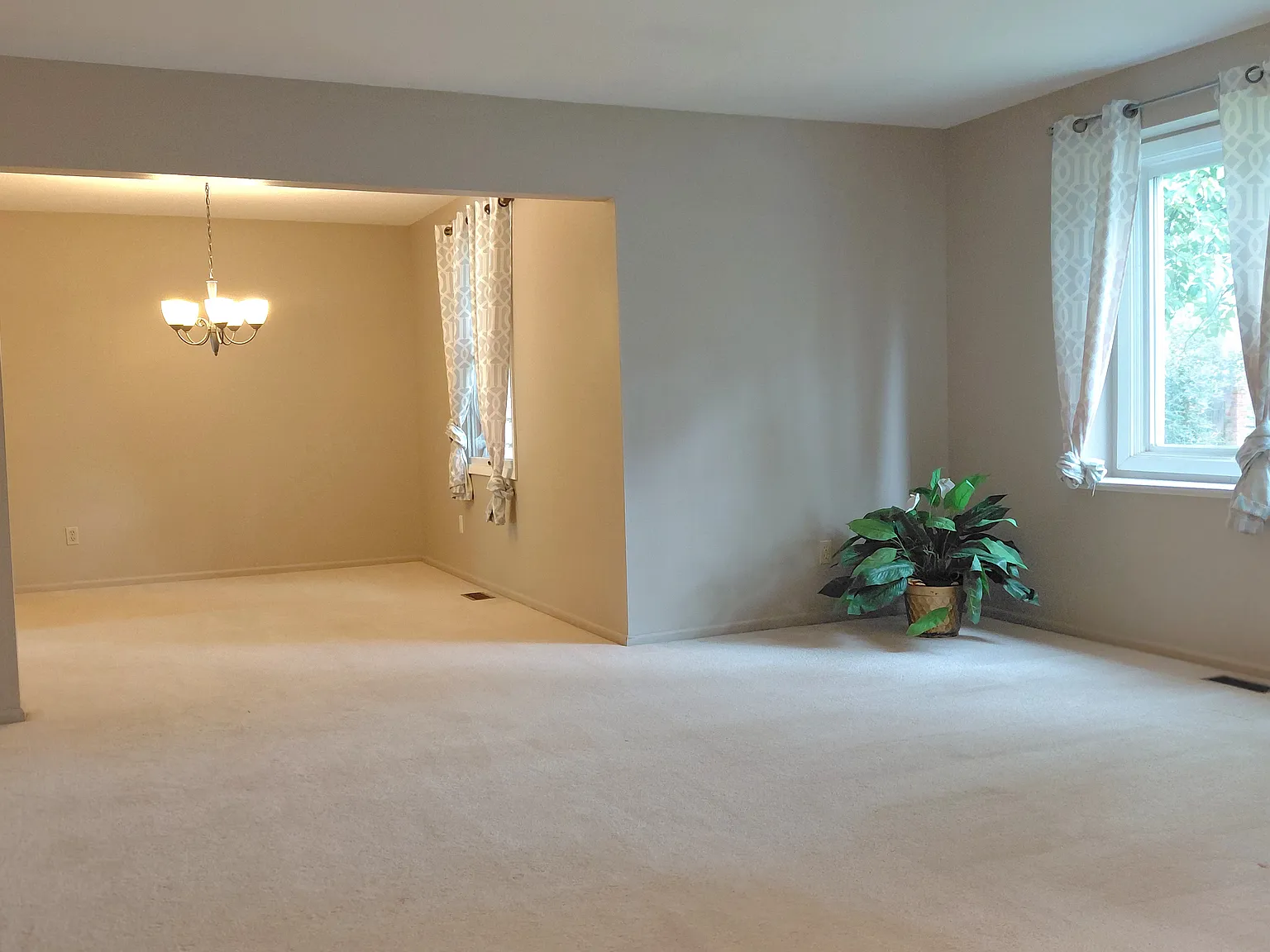 4 bed, 3000 sqft, $2,500 — Photo 2
