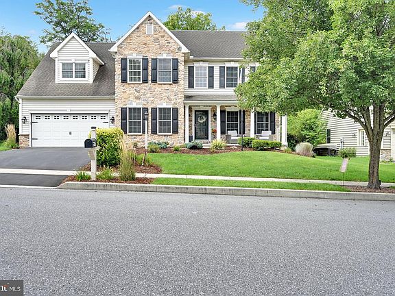 3rd image of 2424 Raleigh Rd