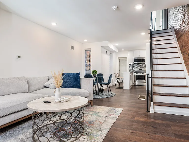 1540 N Hollywood St — Photo 1