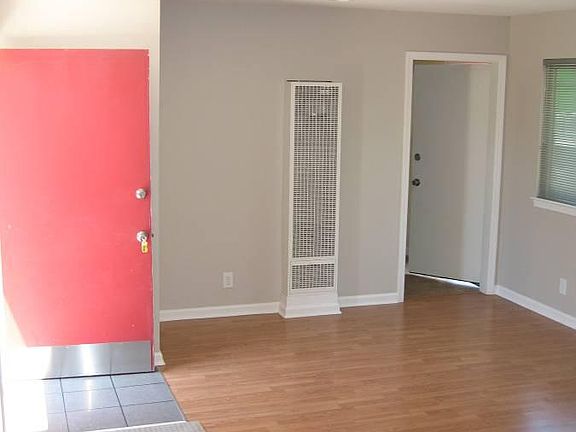 4th image of 1252 Madera Ave