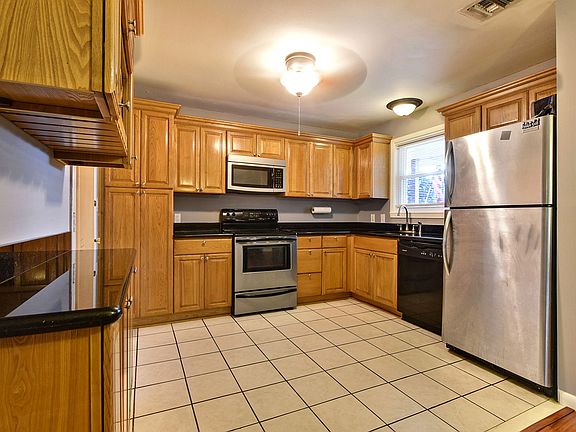 4th image of 3023 Somerset Dr