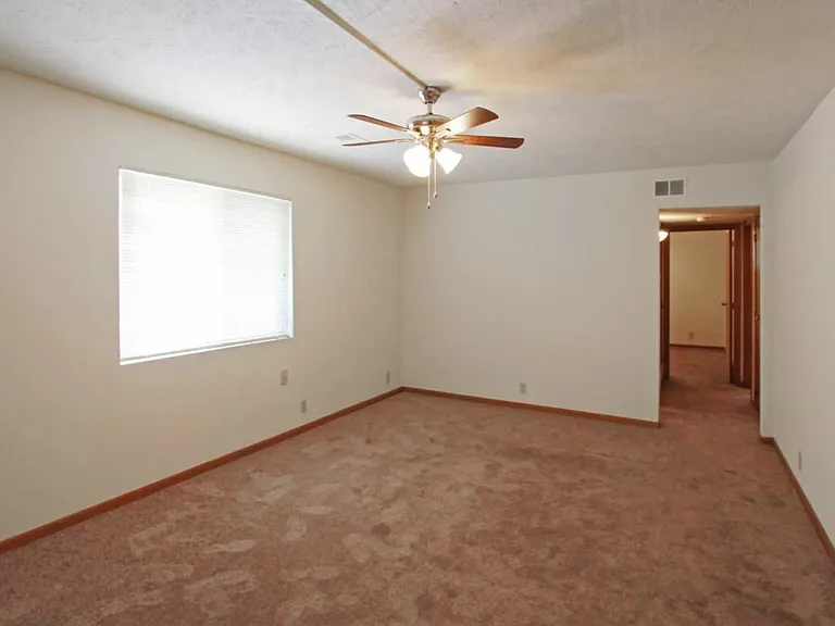 Kingston Court Apartments — Photo 7